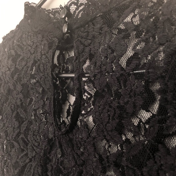 Lace mock neck top with black tank - Picture 3 of 5